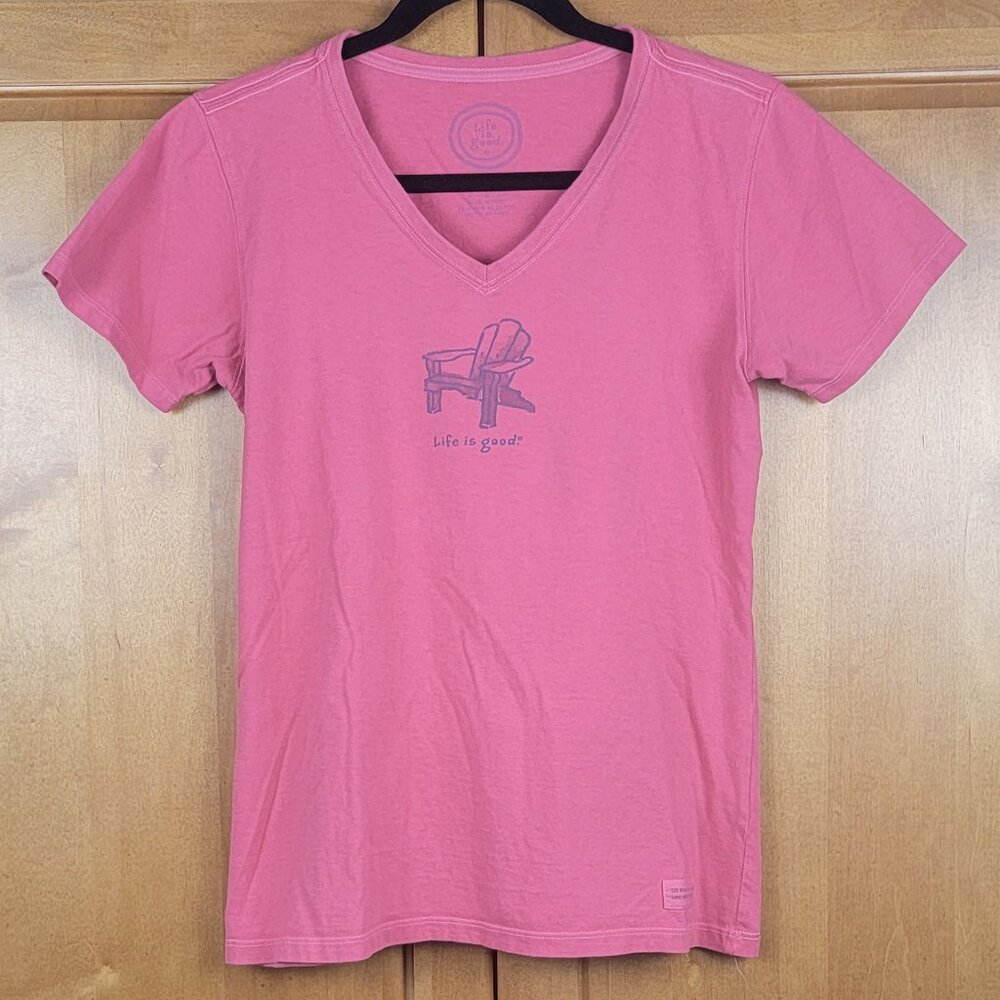 Life Is Good Red Adirondack Chair Short Sleeve Classic Fit V-Neck Tee - S